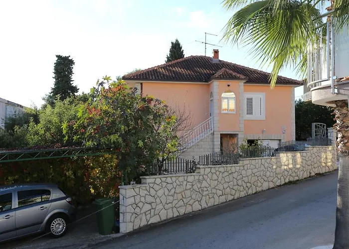 With A Parking Space Okrug Gornji, Ciovo - 10343 * Τρογκίρ